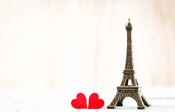 Eyfel Kulesi Kırmızı Kalpler Sevgililer Günü Kavramı — Stok fotoğraf