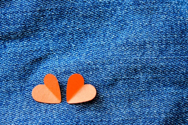 Ozdobny Papier Czerwone Serca Tle Denim Koncepcja Dzień Valentine — Zdjęcie stockowe