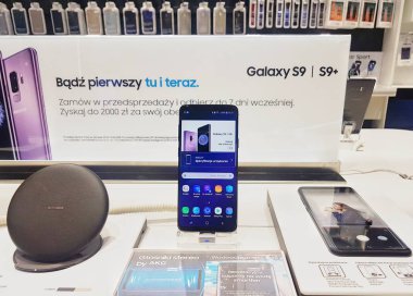 Poznan Polonya: denize indirmek samsung galaxy s9 ve s9 + Şubat 28, 2018 poznan, Polonya