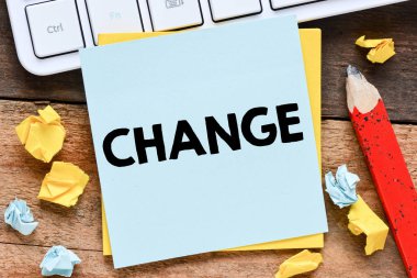 /Sticker bilgisayar klavye üzerinde değişiklik yazıt ile değiştirmek