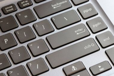 Laptop klavye tuşları ile semboller closeup 