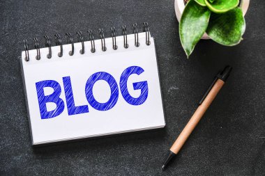 Blog Not beyaz defter, koyu arka plan