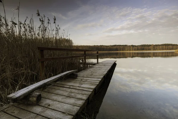 Stary Drewniany Kładka Jeziorze — Zdjęcie stockowe