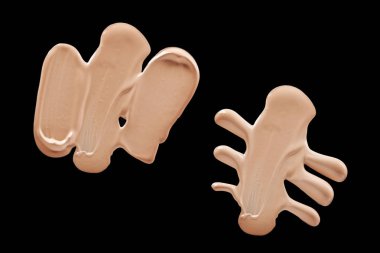 Siyah izole lekeli sıvı temel