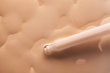Sıvı makyaj temeli florür dokusunun boru damlaları