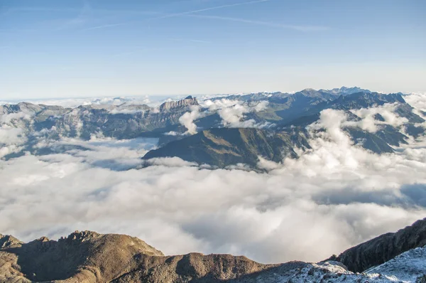 Bulutların üzerinde dağlar