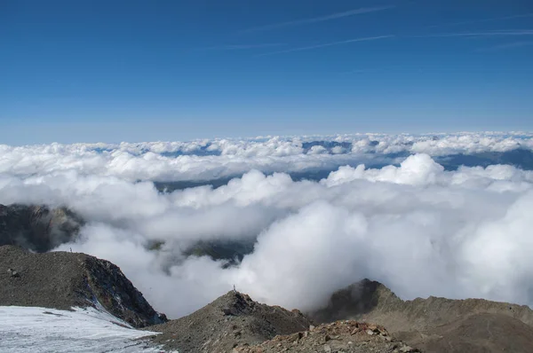 Bulutların üzerinde dağlar