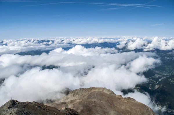 Bulutların üzerinde dağlar