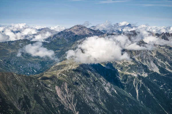 Bulutların üzerinde dağlar