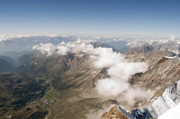 Alpler üzerinden bölgedeki en yüksek zirvesi 