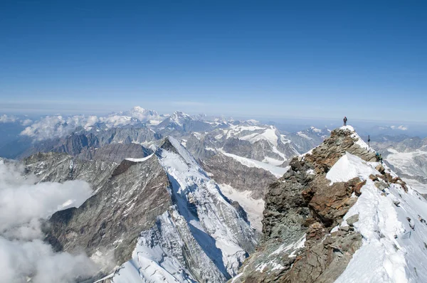 Alpler üzerinden bölgedeki en yüksek zirvesi