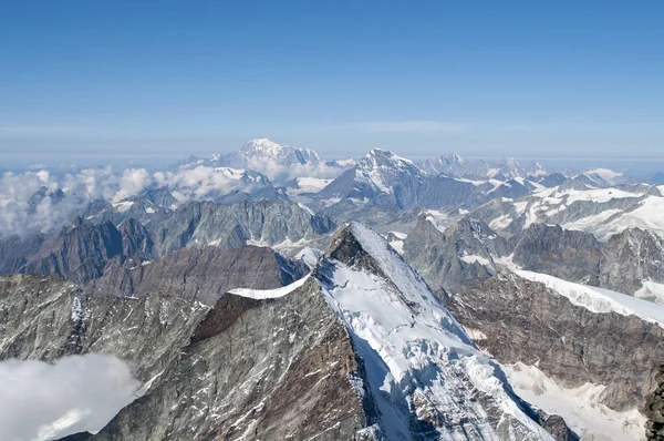 Alpler üzerinden bölgedeki en yüksek zirvesi