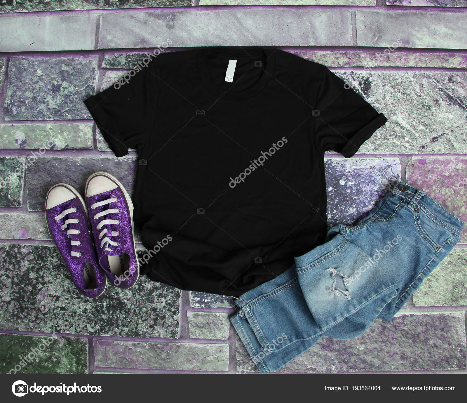 Download Flat lay t shirt mockup | Black T Shirt mockup flat lay on ...