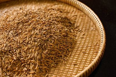 kahverengi pirinç sepet - zavallı pirinç içinde