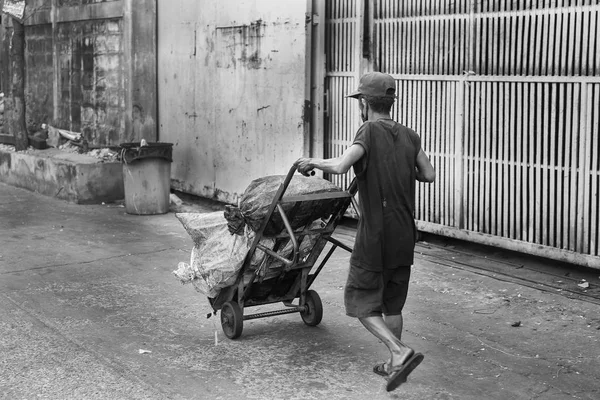 Local burmese worker pulling garbage cart on the street, black and white tone — Stock Photo, Image