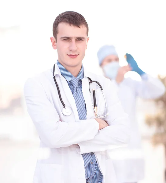 Doctors examining a blood sample in a laboratory — Stock Photo, Image