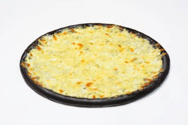 Siyah 4 Pizza peyniri beyaz bir arka plan üzerinde beyaz soslu