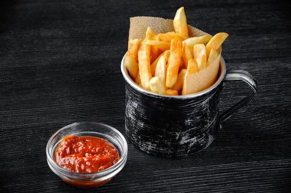French Fries Sauce Circle Black Wood Background — Stock Photo, Image