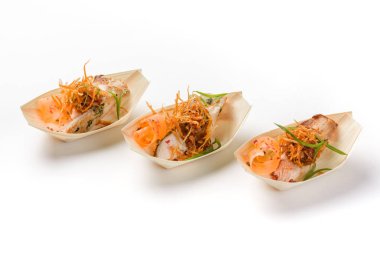 Et, havuç ve otlarla örtü. Yemek, konukseverlik ve yaşam tarzı kavramı