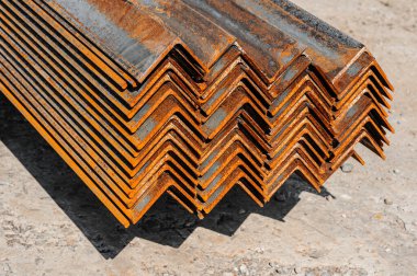 Metal profil açısı metal ürünlerin depodaki paketlerinde