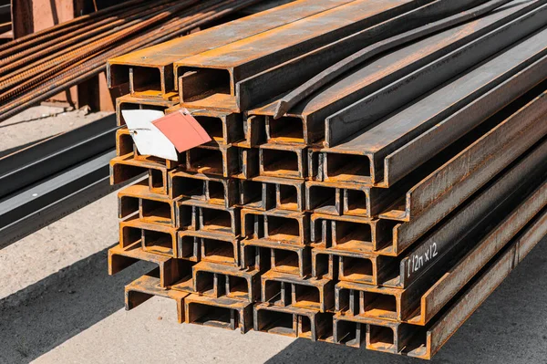 Steel beams, channels in the finished product warehouse — Stock Photo, Image