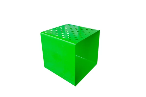 Зеленый куб на белом фоне. Зеленые кубики для сидения на изолированном фоне — стоковое фото
