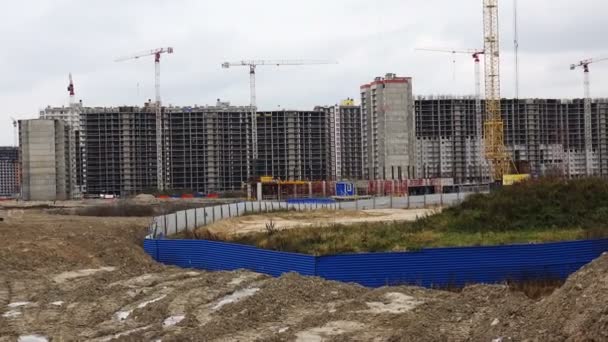 Costruzione di una casa a più piani. Cantiere . — Video Stock