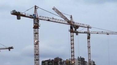Çok katlı evin inşaat. İnşaat alanı.