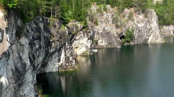 Landskap marmor Canyon. Ruskeala. Karelen. — Stockvideo