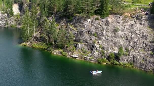 Landskap marmor Canyon. Ruskeala. Karelen. — Stockvideo