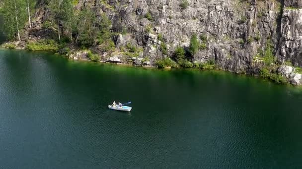 Landskap marmor Canyon. Ruskeala. Karelen. — Stockvideo