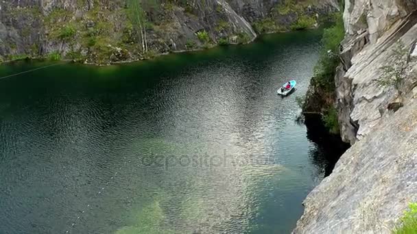 大理石の峡谷の風景。Ruskeala。カレリア. — ストック動画