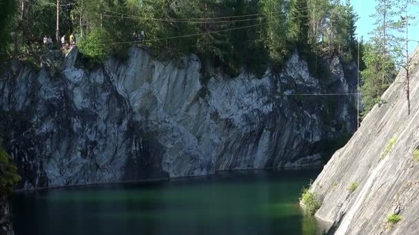 大理石の峡谷の風景。Ruskeala。カレリア. — ストック動画