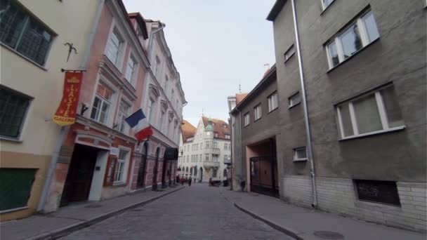 O velho Tallinn. Arquitetura, casas antigas, ruas e bairros. Estónia . — Vídeo de Stock