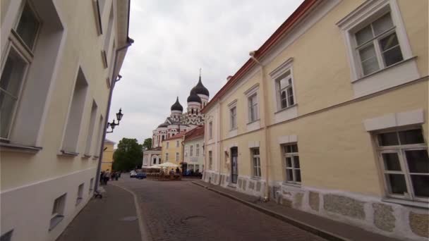 Starý Tallinn. Architektura, starých domů, ulic a čtvrtí. Estonsko. — Stock video