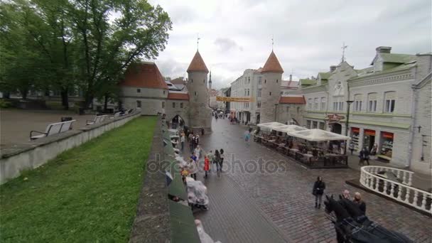 Starý Tallinn. Architektura, starých domů, ulic a čtvrtí. Estonsko. — Stock video