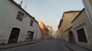 Eski Tallinn. Mimari, eski evler, sokaklar ve mahalleler. Estonya.
