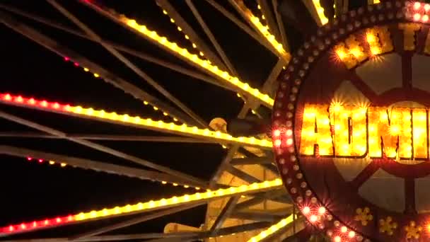 Roda gigante em luzes brilhantes. Golden Sands. Resort na Bulgária . — Vídeo de Stock