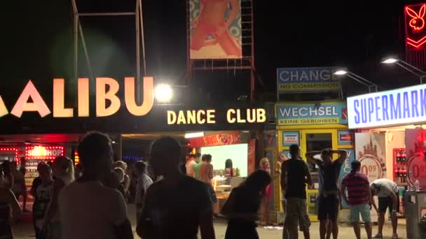 Nightlife in the Golden Sands resort. Varna. Bulgaria. — Stock Video