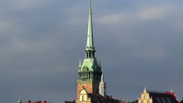 Vista de Gamla Stan en Estocolmo. Ciudad Vieja. Países Bajos . — Vídeo de stock
