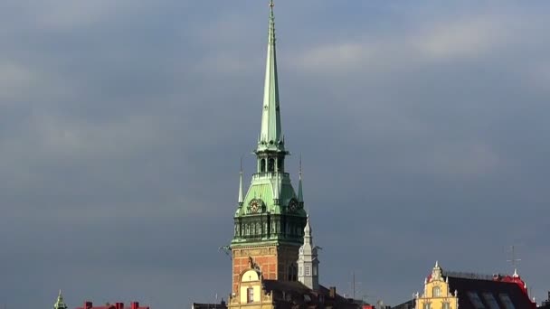 Vista de Gamla Stan en Estocolmo. Ciudad Vieja. Países Bajos . — Vídeos de Stock