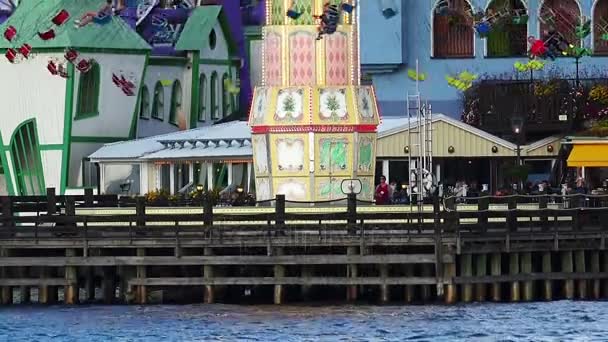 Грона Лунд - парк розваг в Стокгольмі. Швеція. — стокове відео