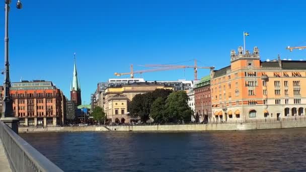 Stockholm. Staré město. Architektura, staré domy, ulice a čtvrti. — Stock video