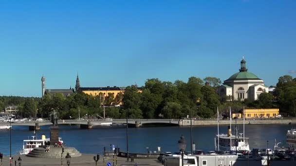 Stockholm. Staré město. Architektura, staré domy, ulice a čtvrti. — Stock video