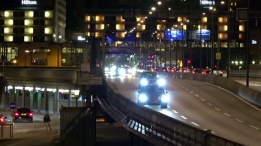 Stockholm. Eski şehir. Mimari, eski evler, sokaklar ve mahalleler. Gece, ışıklar.