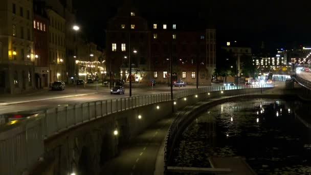 Stockholm. Oude stad. Architectuur, oude huizen, straten en buurten. Nacht, verlichting. — Stockvideo