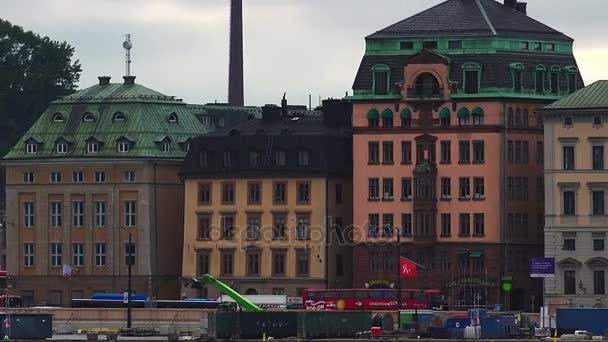 스톡홀름. 구시가지. 건축, 오래 된 집, 거리, 이웃. — 비디오
