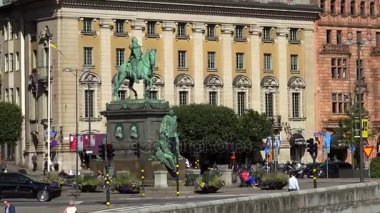 Kral Gustav Ii Adolf İsveç Kraliyet Operası karşı atlı heykeli. Stockholm. İsveç.