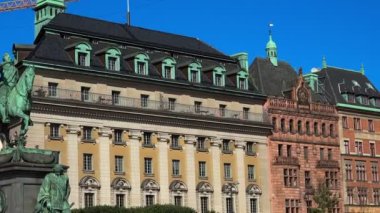 Kral Gustav Ii Adolf İsveç Kraliyet Operası karşı atlı heykeli. Stockholm. İsveç.