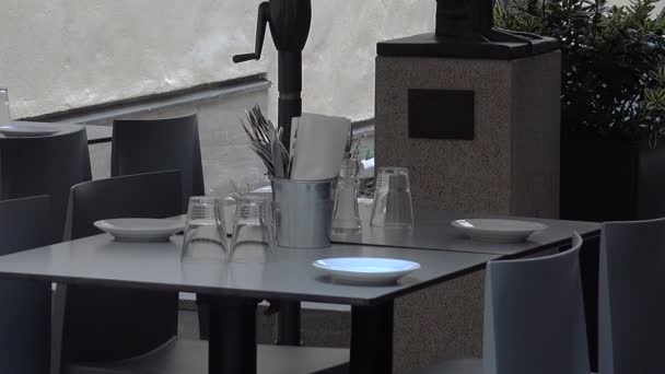Amblemi, Stockholm Restoran girişinde yukarıda bir işaret. İsveç. — Stok video